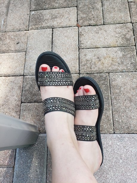 Pretty Feet Magic sexy star pic