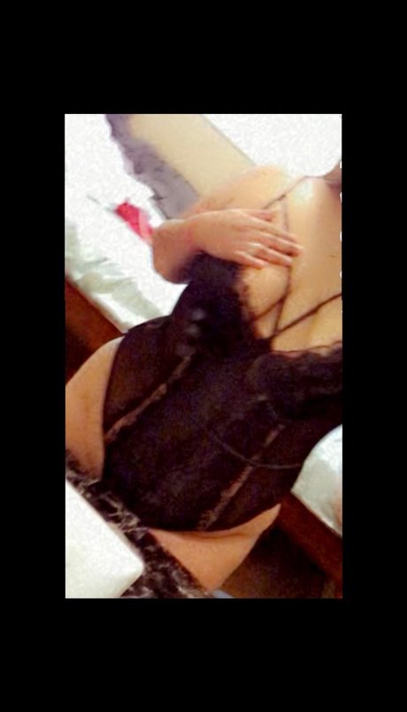 Everyone s favorite_ pornstar nude pic