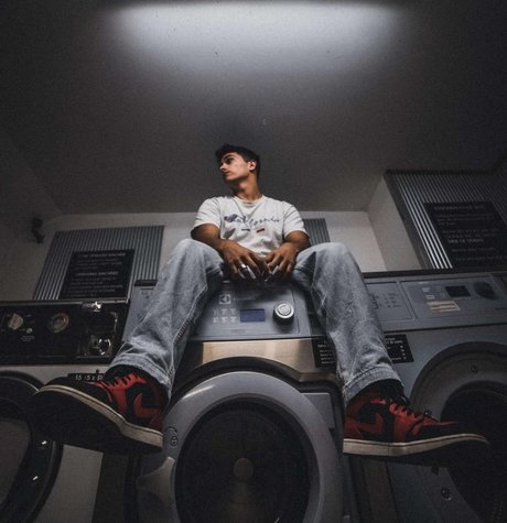 CryptoFomo model sexy galleries