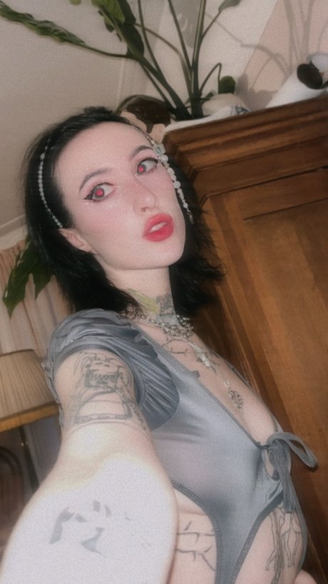 PollyPipilotti model porn image