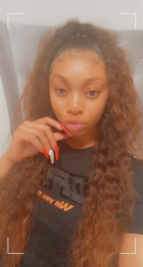 Platinum Diamond Lips star hot photos