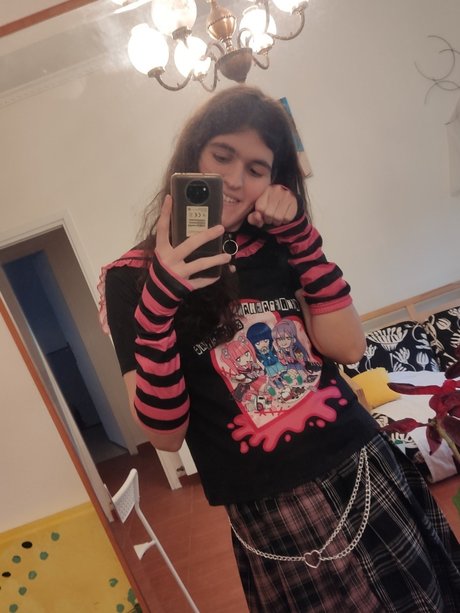 PinkyAli naked star picture