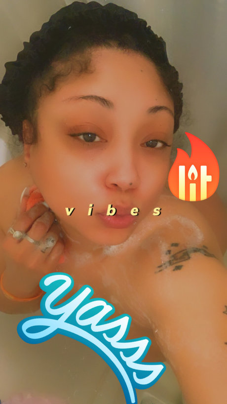 Milk Marie pretty pornstar gallery