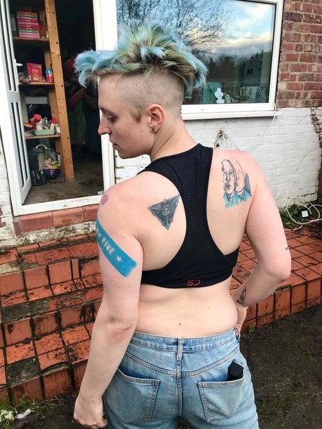 Rae Cosmos hot pornstar img