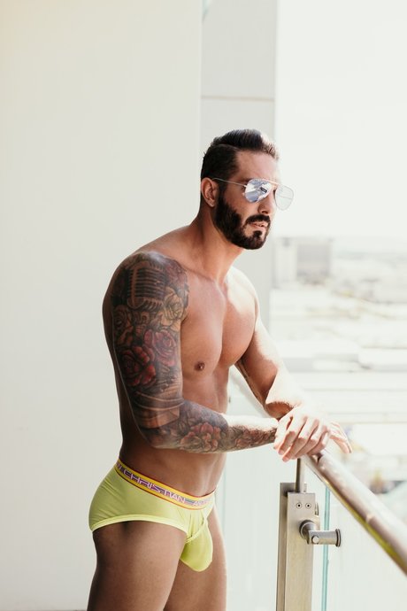 Quinton James XXX model perfect pics