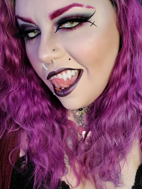 Queen Of Sin star exclusive photo