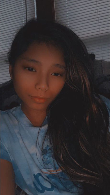 Queen Little Brat model exclusive img