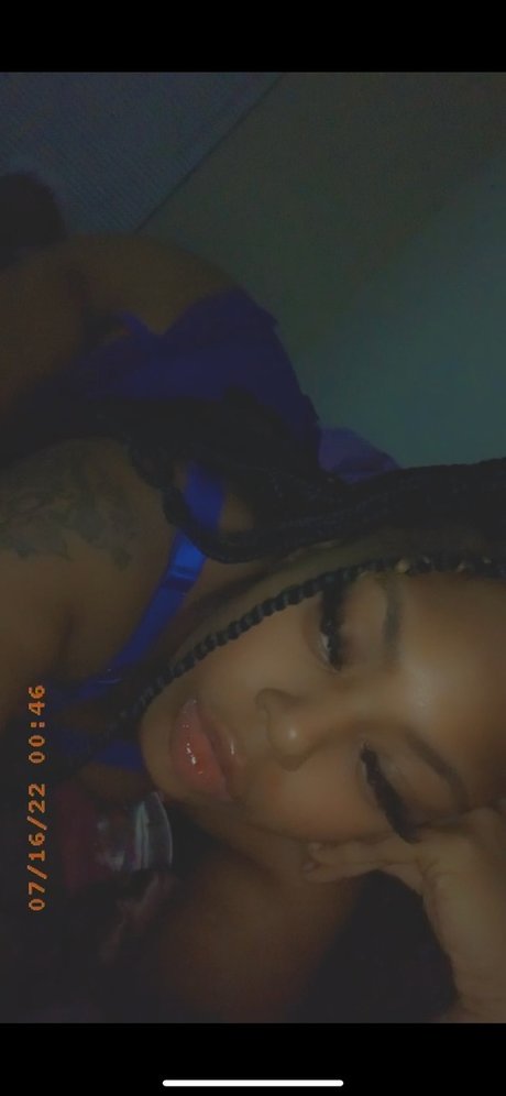 QueenieKatt exclusive pornstar galleries