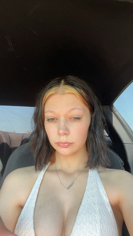 QueenC hot model picture