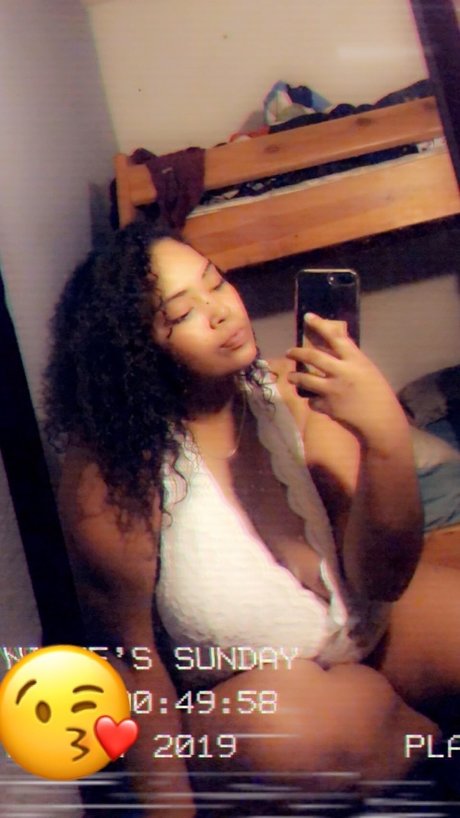 DeeBabyyy adult model pics