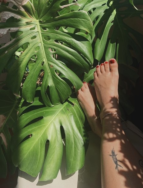 Profeeterole model nudes photos