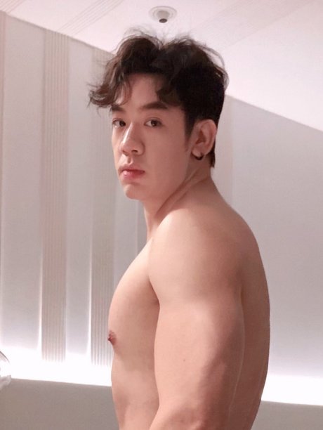 LEONG 68 erotic star img