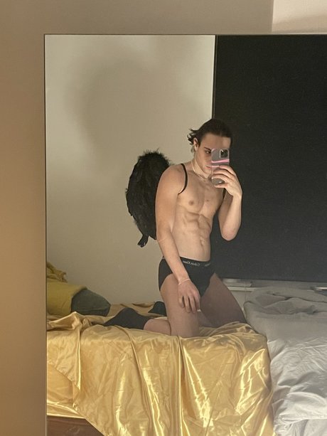 PrettyLiLTwunk pornstar beautiful galleries