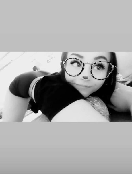 RissaRose420 art model img