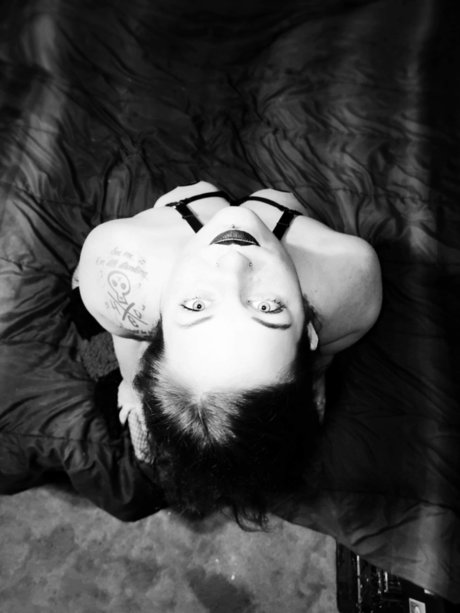 Riot 95 pornstar sexy pic