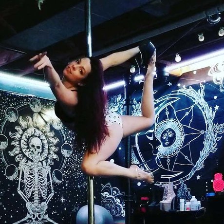 Pineapple Pole pornstar perfect img