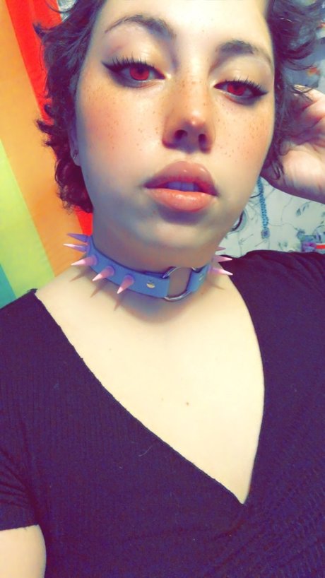 Reina Rayann erotic pornstar pics