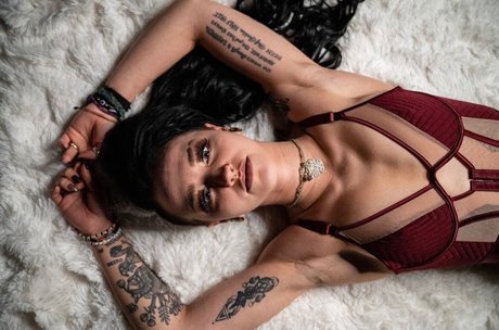 Reidthebrat art star picture