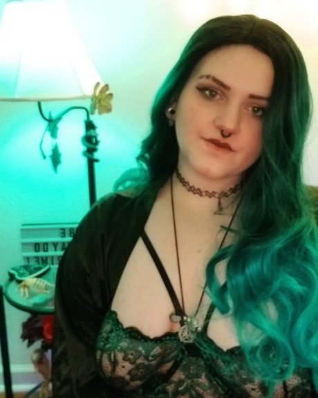 ReidsRoom star pornographic photos