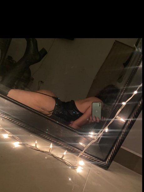 Regina Phalange naked model img