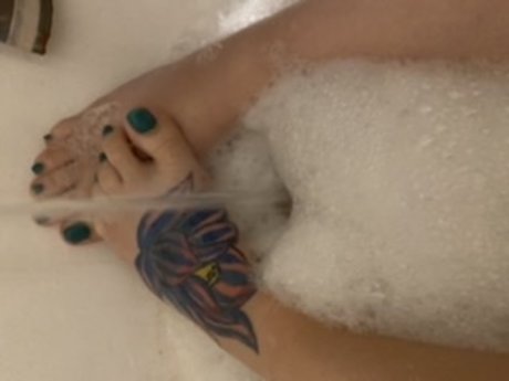 Reesa model sexy image