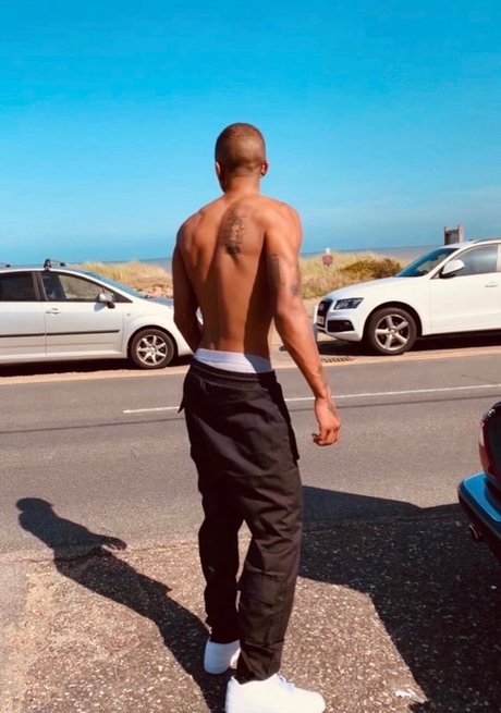 REDROARZ star porn images