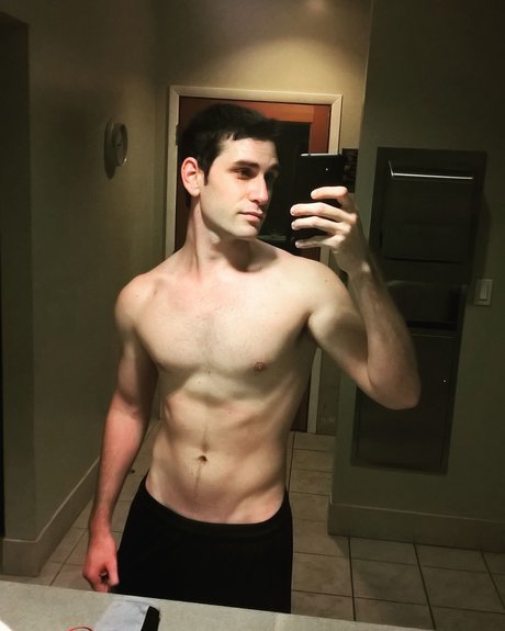 Redleafzach exclusive star picture