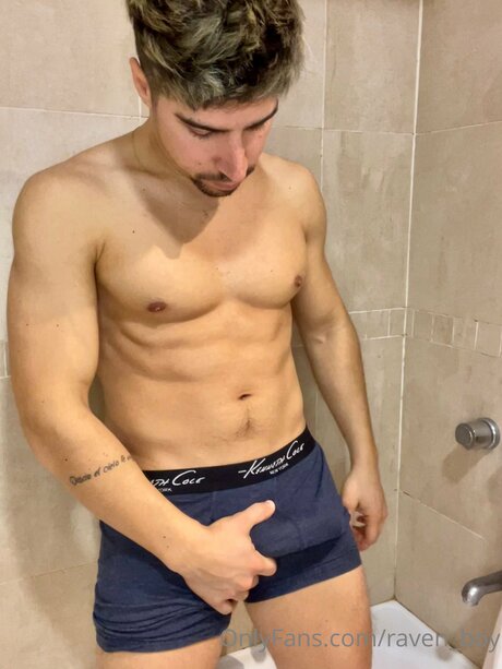 _R VEN_ naked model img