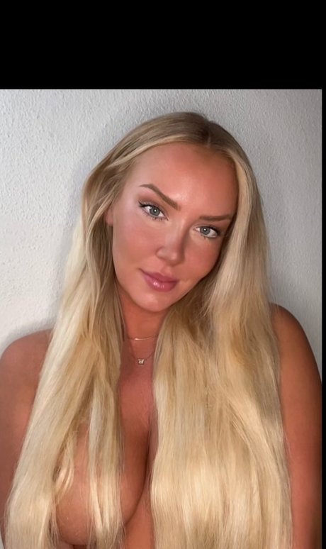 Mariah May star naked images