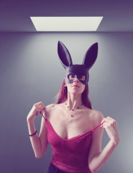 Mari san Cougar Noir pretty actress photo