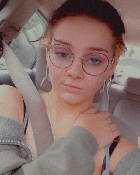 MapleMcgee beautiful pornstar image