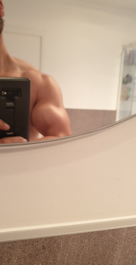 Maori Man star naked pictures