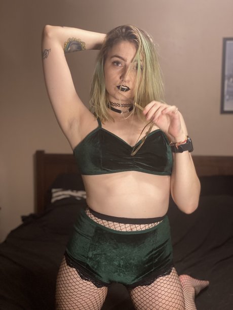 Manic Mondae model erotic pictures