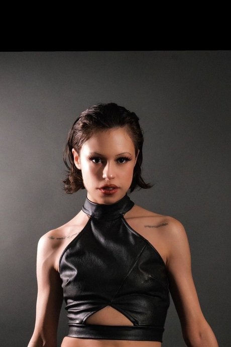 Thee Pearl sexy actress image