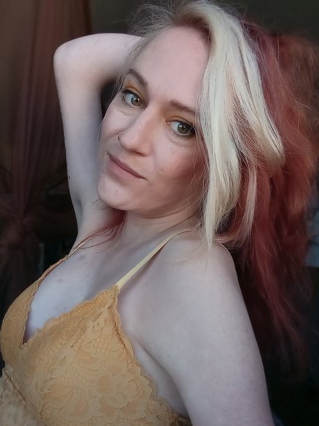 _Ariel AriAbled_ hot actress image