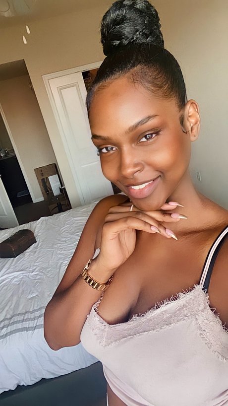 Arialeshea model art pictures