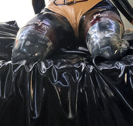 Ariana cat42 model hot images