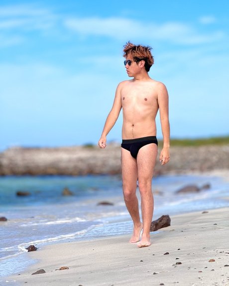 Rodrigo Rival star free pics