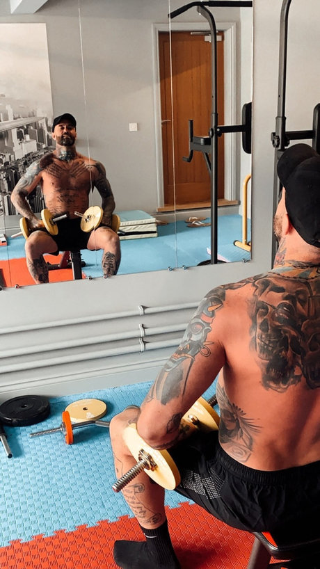 Robbiegaine21 star adult img