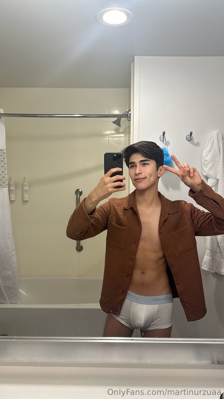 Martin Urzua star pornographic image