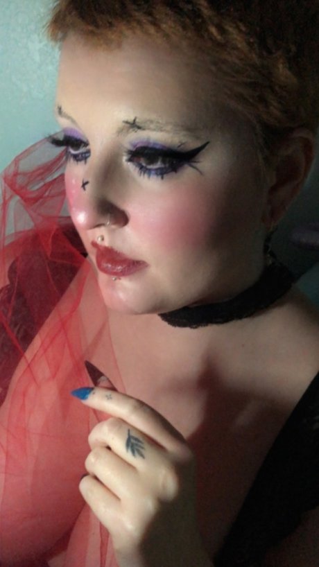 Mars Collapses model pornographic pics