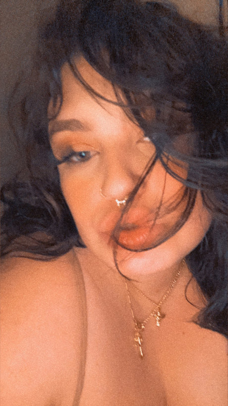 that fat azz btch star exclusive photos