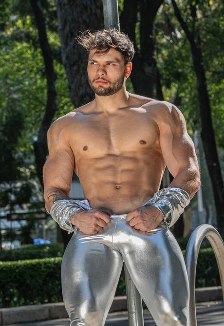 Marlon Colmenarez actress photo