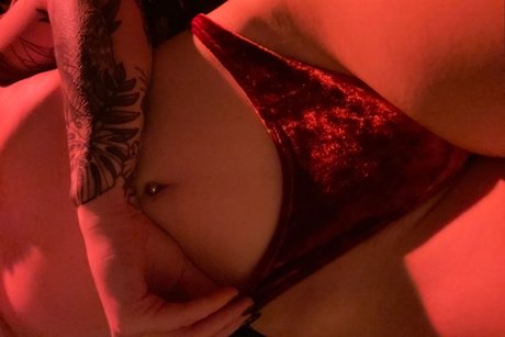 _marla_ erotic star photo