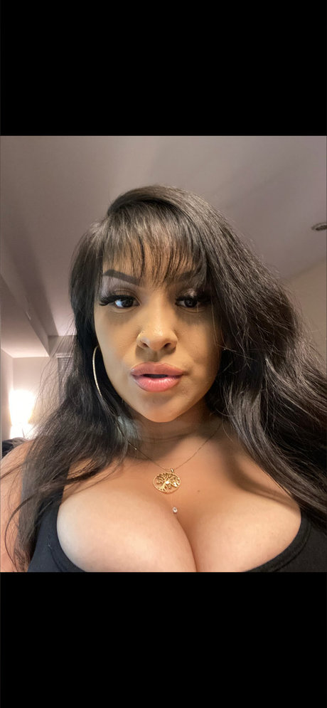 Mamimaritza model high quality photos