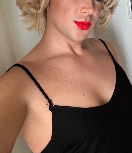 Marilyn TRAV model sexy pics