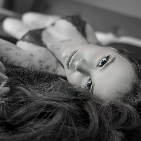 AngelvibesxFree nudes model images