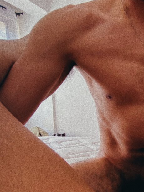 Ariel Arredondo sexy star img