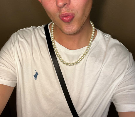 Max Rhodes beautiful actress img