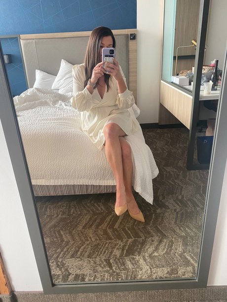 Bailey Gray nudes actress img